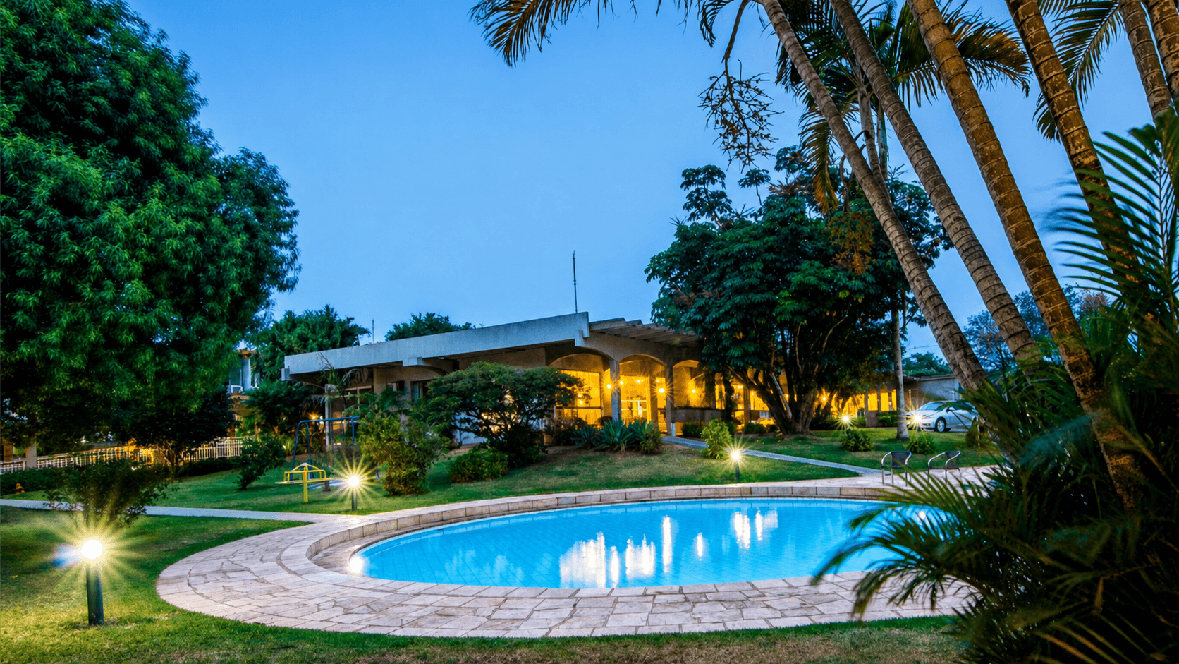 Hotel Deville Cascavel, fachada